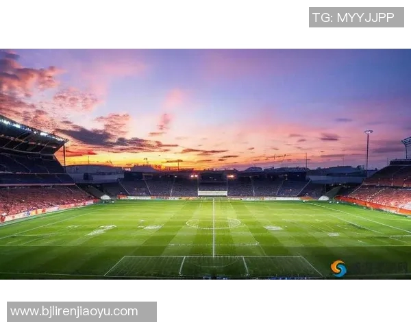 足球明星与艺术的完美结合女生专属壁纸展现激情与梦想的视觉盛宴 足球明星与艺术的完美结合女生专属壁纸展现激情与梦想的视觉盛宴